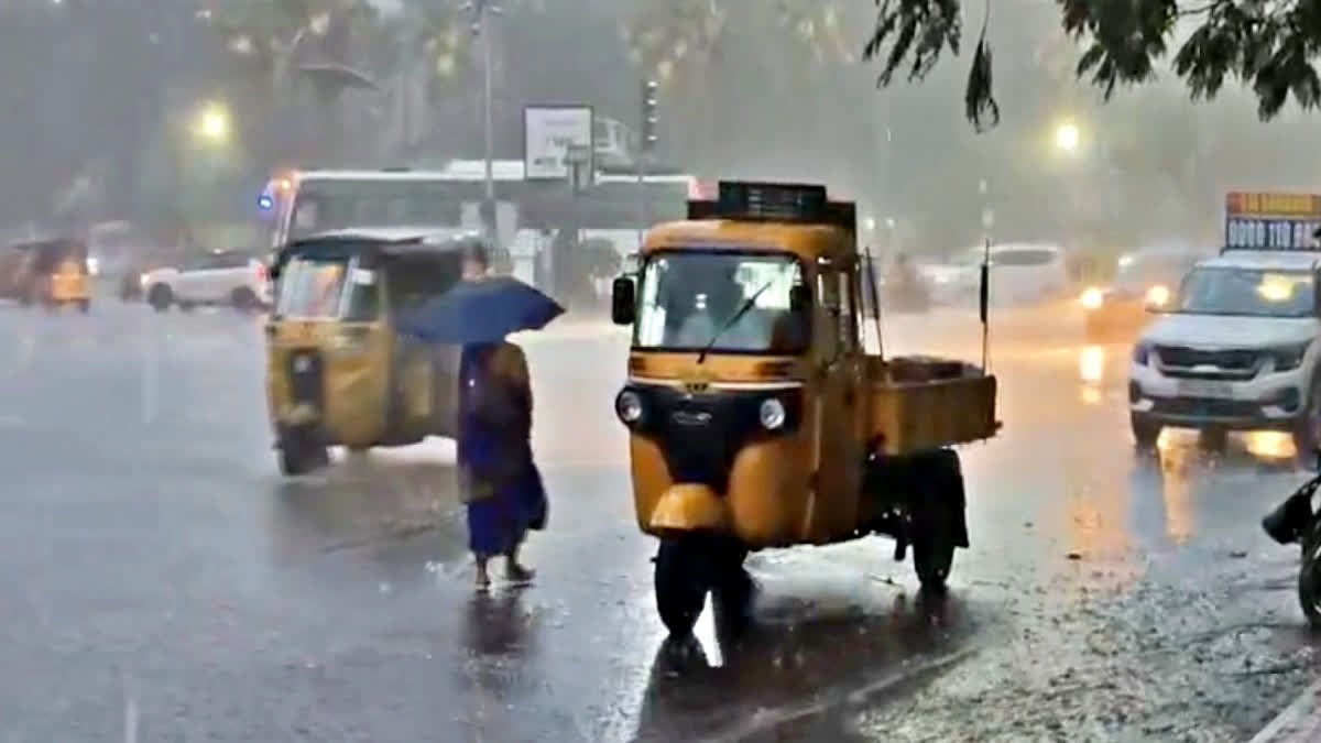 Heavy Rainfall Paralyzes Hyderabad: Roads Turn Into Lakes, Massive Traffic Jams Hit Key Areas