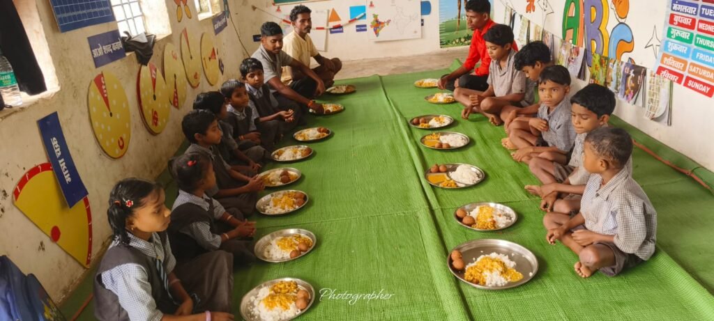 Community Participation Strengthens Education Commitment Through ‘Nyota Bhoj’ in 167 Schools of Dantewada’s Katekalyan Block