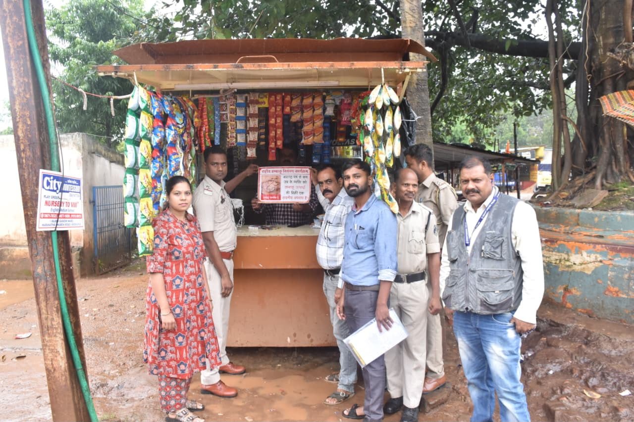 Bastar Launches Anti-Drug Awareness Drive; 12 Penalized for Violating Tobacco Control Law