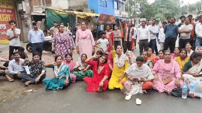 Mass Protest Erupts in Baikunthpur Over Teen Student’s Death; Demonstrators Demand Justice and Strict Action