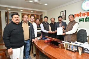 Chhattisgarh Government to Hold Key Meeting on Cashless Healthcare Scheme for Employees; Two American Health Policy Experts React