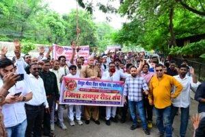Thousands of Electricity Meter Readers Protest in Chhattisgarh; Bhupesh Baghel Backs Job Security Demands
