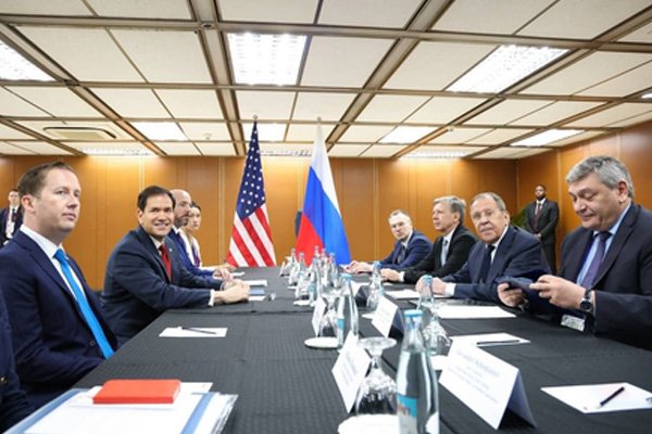 Russian Foreign Minister Sergey Lavrov Meets U.S. Secretary of State Marco Rubio; Ukraine Conflict and Diplomatic Relations Discussed in Manila