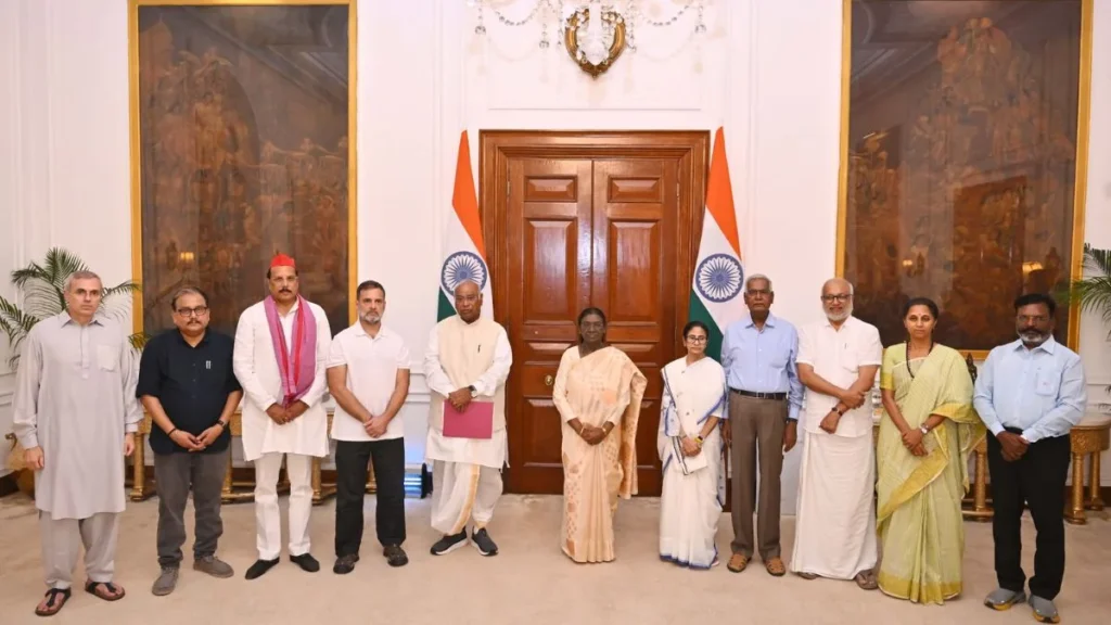 INDIA Bloc Submits ‘Vote Chori’ Memorandum to President Murmu; Rahul Gandhi Says Opposition Will Approach Supreme Court